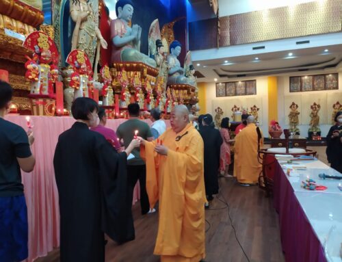 Wihara Sila Praba Denpasar-Bali, Wihara Mahavira Graha Surabaya & Mahakaruna Buddhist Center conducted blessing and lighting up ceremonies in welcoming the Chinese new year